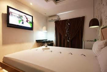 Illusion - Adults Only 3*
